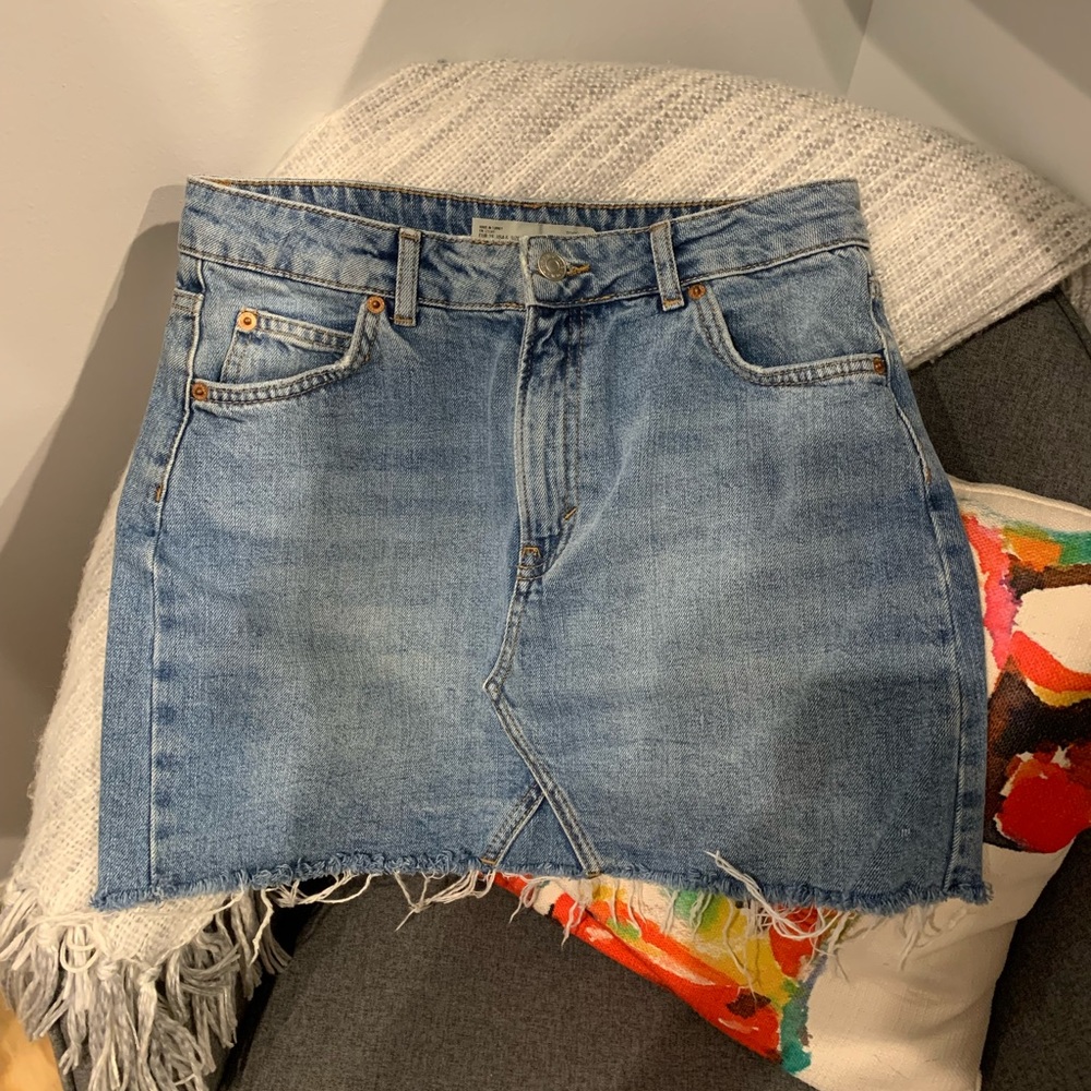Topshop Moto cut off jean denim skirt size 6